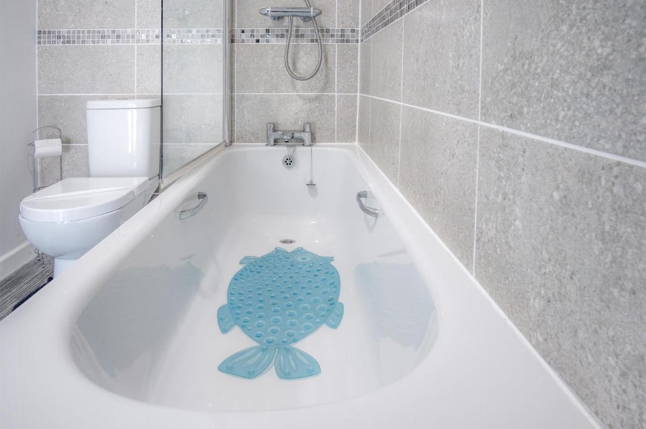 St Julians View - 1 Bedroom Apartment - Тенби Экстерьер фото